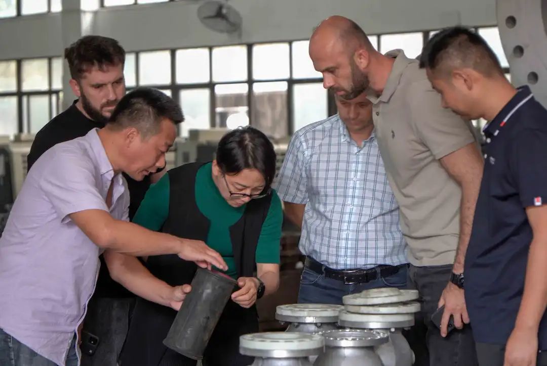 溫州龍灣聯(lián)科閥門迎來俄羅斯客戶參觀考察